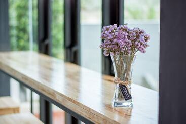 هتل The Logbook Room And Cafe