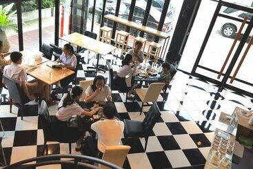 هتل The Logbook Room And Cafe