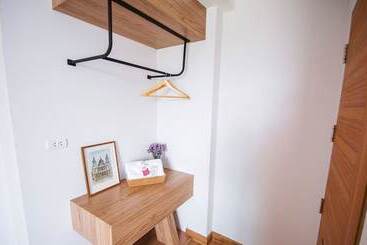 هتل The Logbook Room And Cafe