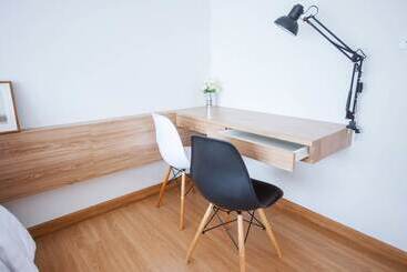 هتل The Logbook Room And Cafe