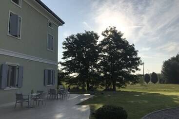 هتل Villa Pepoli