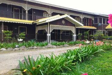 هتل Wayn Zen Rose Cabin