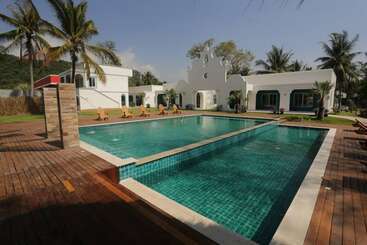 Meet The Sea Resort