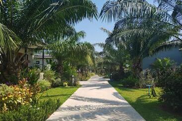 Palm Pran Resort