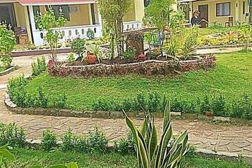 Puesta Del Sol Beach Bungalows - Mambajao