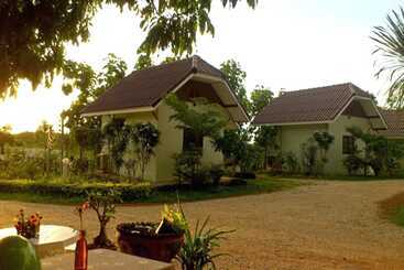 Suanlamyai Resort