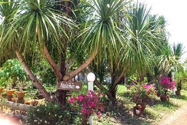 Suanlamyai Resort