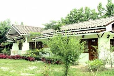 Suanlamyai Resort