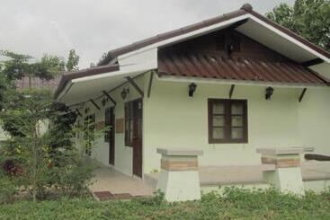 Suanlamyai Resort