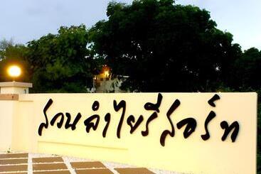 Suanlamyai Resort