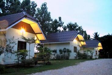 Suanlamyai Resort