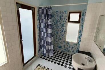 Baanmontra Beach Resort   Bankrut