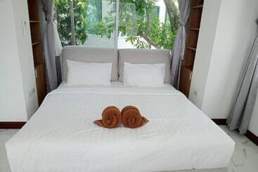 Baanmontra Beach Resort Bankrut