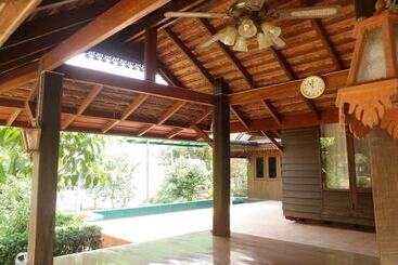 هتل Rim Nam Kong Homestay & Campsite