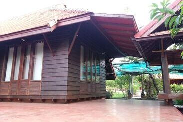 هتل Rim Nam Kong Homestay & Campsite
