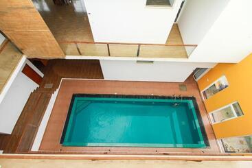 酒店 Meth Suites
