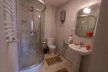 پانسیون Lermont Guest House