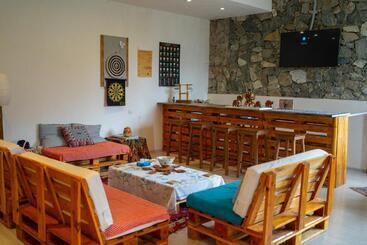 پانسیون Lermont Guest House