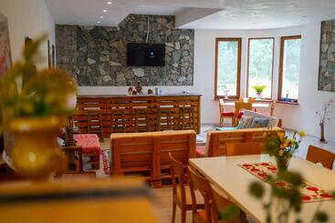 پانسیون Lermont Guest House