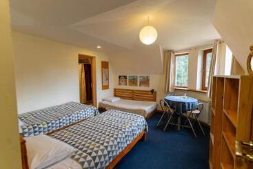 پانسیون Lermont Guest House