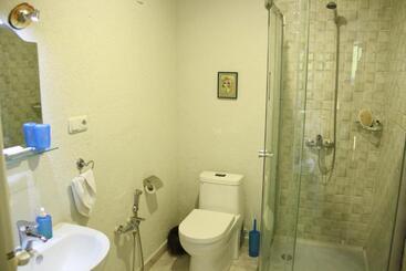 پانسیون Lermont Guest House