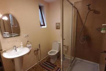 پانسیون Lermont Guest House