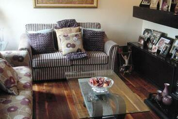 تختخواب و صبحانه Woodlands House