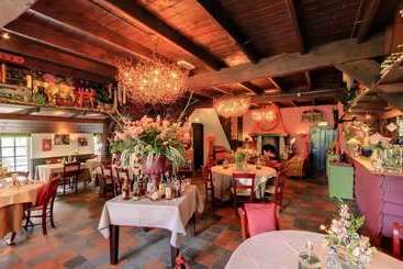 هتل Boerderij Restaurant De Gloepe