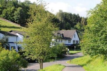 هتل Pension Waldblick Garni