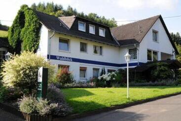 هتل Pension Waldblick Garni