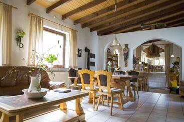 هتل Pension Waldblick Garni