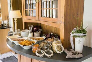 هتل Pension Waldblick Garni