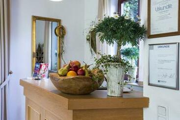 هتل Pension Waldblick Garni