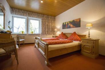 هتل Pension Waldblick Garni