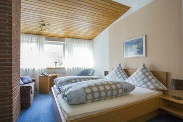 هتل Pension Waldblick Garni