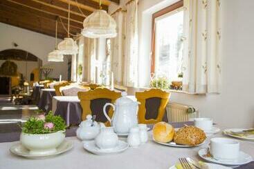 هتل Pension Waldblick Garni