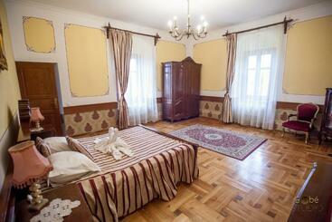پانسیون Castel Haller