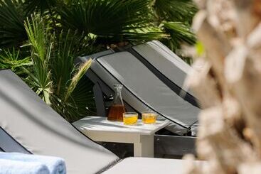 هتل Afroditi Venus Beach Resort