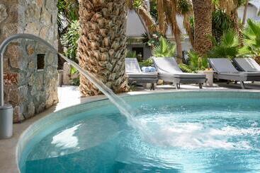 هتل Afroditi Venus Beach Resort