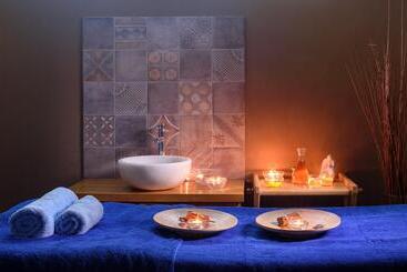 هتل Afroditi Venus Beach Resort