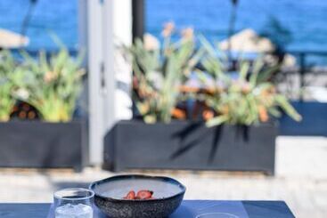 هتل Afroditi Venus Beach Resort