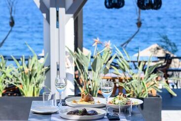 هتل Afroditi Venus Beach Resort
