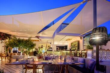 هتل Afroditi Venus Beach Resort