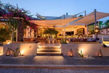 هتل Afroditi Venus Beach Resort