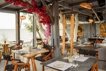 هتل Afroditi Venus Beach Resort