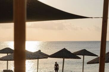 هتل Afroditi Venus Beach Resort