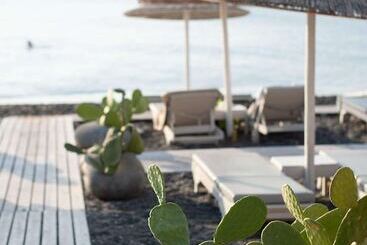 هتل Afroditi Venus Beach Resort