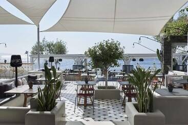 هتل Afroditi Venus Beach Resort