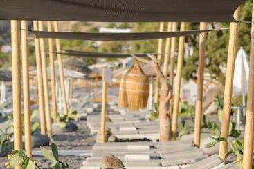 هتل Afroditi Venus Beach Resort