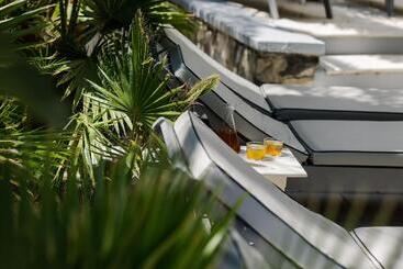 هتل Afroditi Venus Beach Resort